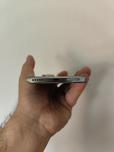 iphone 11 200€: Honor 70 dual sim sim free sa 8/1256 gb memorije. Dobro očuvan i — 4