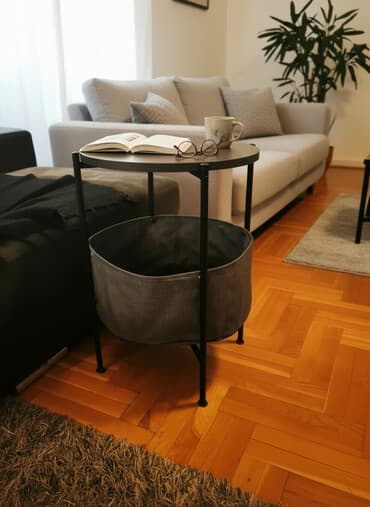 dnevni boravak stolovi: Pomoćni stočić sa ugrađenom korpom za odlaganje - Moderan okrugli sto — 1