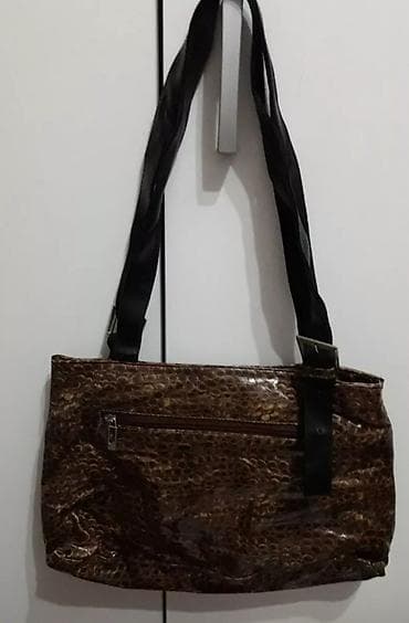 guess torbe cena: Ženska torba sa efektnim printom imitacije krokodilske kože u braon — 1