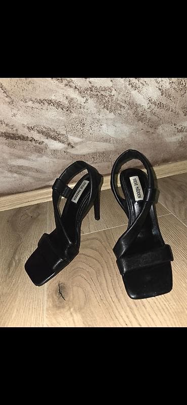 metro obuca нови пазар – слике: Steve Madden ženske sandale na štiklu - Boja: crna - Model: elegantne — 1