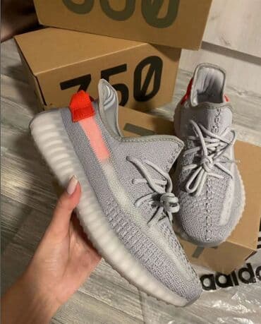 mercurial patike: Adidas Yeezy Boost 350 patike A klasa

Novo.
Brojevi 36 do 46 — 1
