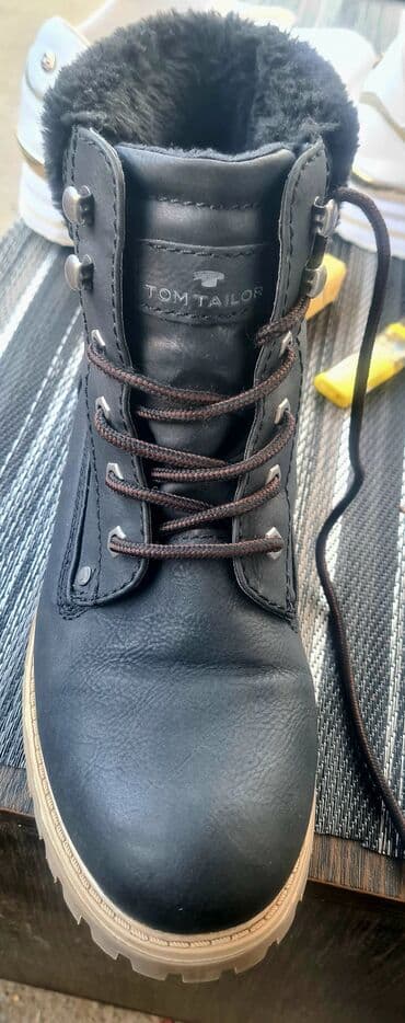 Tom Tailor zimske čizme - Model: klasične gležnjače sa pertlama - na lalafo.rs Tom Tailor zimske čizme - Model: klasične gležnjače sa pertlama -