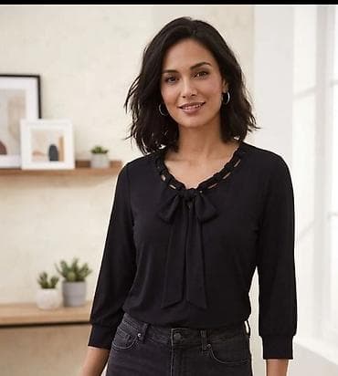 Dukserice: Elegantna crna bluza sa dekorativnom mašnom - Model sa okruglim — 1
