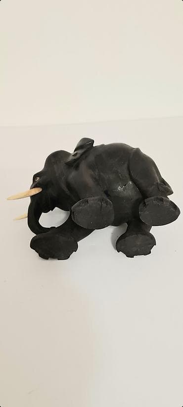 Tools & Equipment: ▪︎ Na prodaju kolekcionarska, originalna, drvena statua slona. - Veoma — 7