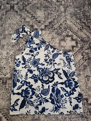 pull and bear torbe: Asimetrična bluza na jedno rame sa mašnom - Model: bluza/top na jedno — 4