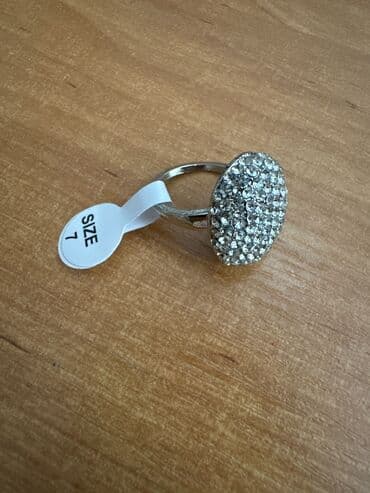 Brooches: Women's ring, Material: Cubic zirconia — 1