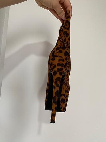 carape za ugg: Visoke stikle 39-40
Za vise info kontaktirajte me — 6