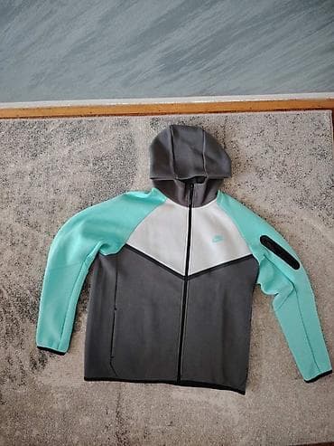 Na prodaju Tech Fleece L. Stanje bukvalno novo obučen 2 puta. Kupljen