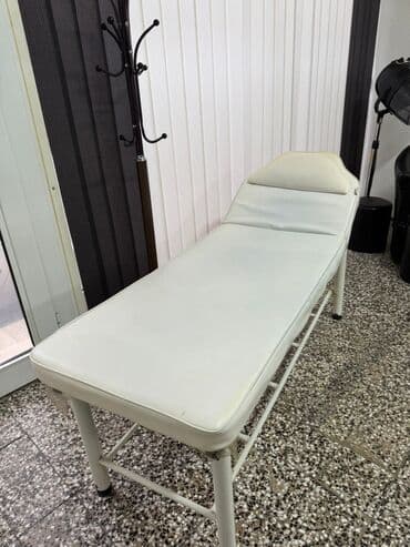 Stolice: Frizerska/stylerska stolica – okrugli dizajn, crna eko-koža, hrom — 12
