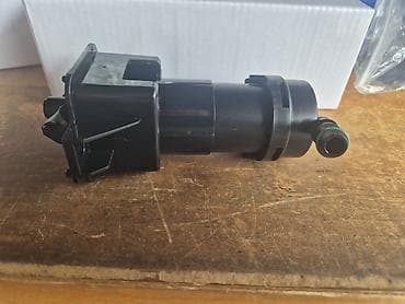 auto oglasi pirot: Prskalica farova Audi A6 C6 (pokretna dizna / podizač prskalice) – — 2