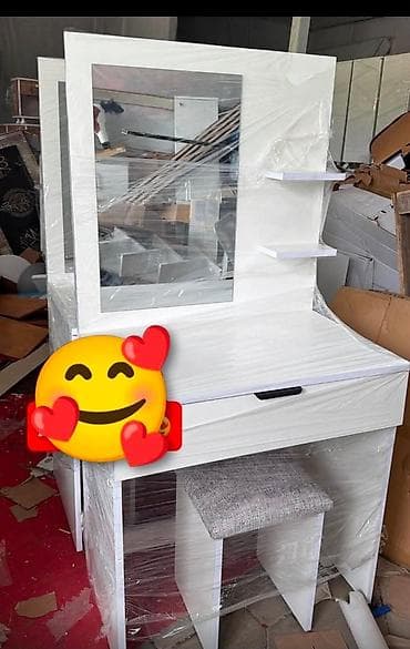Fa, Toaletni sto sa ogledalom i tabureom - Moderan beli toaletni sto