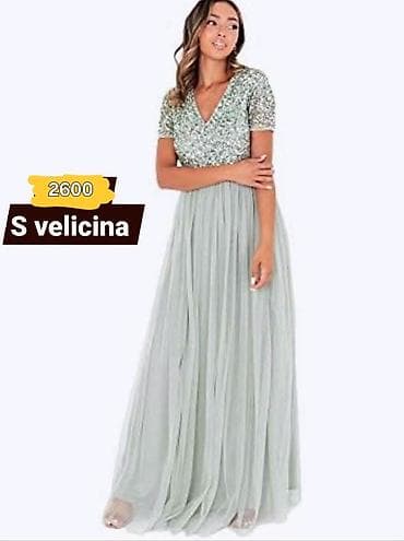 poslala: Elegantna duga haljina u pastelno zelenoj boji. - Gornji deo: V-izrez — 1