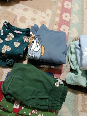 paket garderobe za devojcice: Paket: Pantalone, Džemperi, Za dečake, uzrast: 3-4 godine — 2