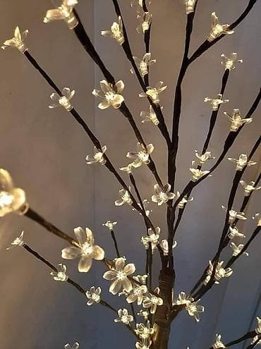 Led svetlece drvo Visina :161cm. Cena 4.000din+dostava. Dostupno u