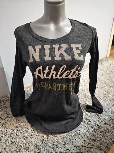 Nike ženska dukserica sa dugim rukavima
S/M vel