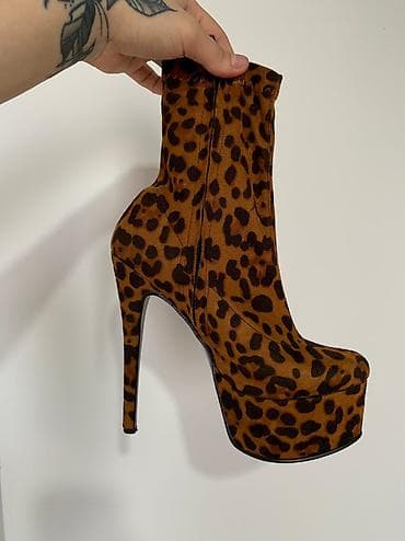 carape za ugg: Visoke stikle 39-40
Za vise info kontaktirajte me — 2