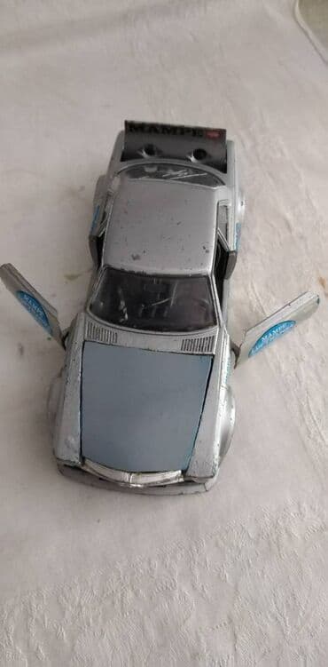 luj viton torbe original cene: Burago Mercedes Benz 450 sc rally,Italy naprsla stakla,nisu — 2