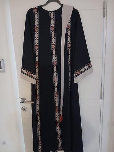 Dugačka haljina/abaya sa etno vezom - Model: široka, ravna silueta sa