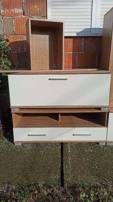 Sofas and couches: Dressers — 3