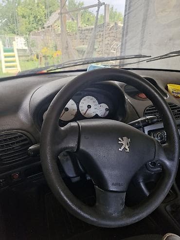 autodelovi cacak za sva vozila: Peugeot 206, hečbek, srebrna boja. Karoserija i spoljašnost: - 5 — 5