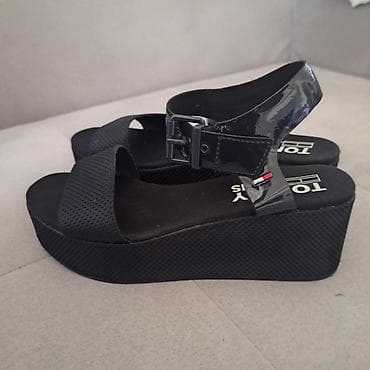 ulošci za pete: Tommy Jeans ženske sandale na platformu, crne. - Model: platform — 4