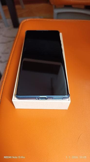 podloga za pec: Motorola Edge 50 Fusion – Pantone Forest Blue Ključne karakteristike — 2