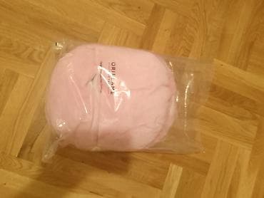 Stilski dekor: Plišani jastučić Oriflame – roze - Mekan, plišani jastučić u obliku — 1