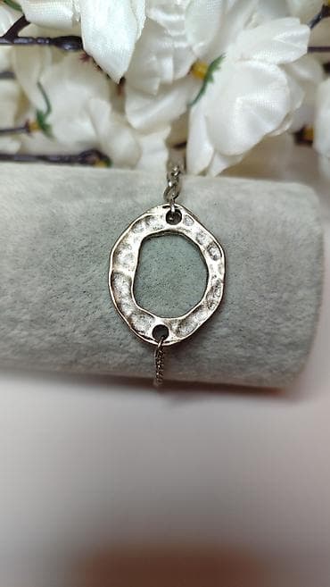 Novčanici: Ručno rađena narukvica sa centralnim priveskom nepravilnog kružnog — 2