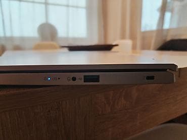 Compaq: AMD Ryzen 7, 15.6 " — 6