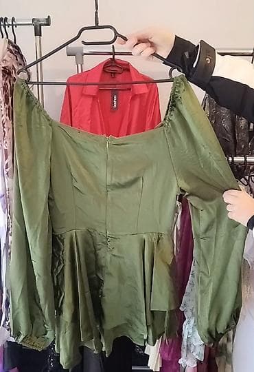 Boohoo haljina
Polu obim od 36 do 40 — 2