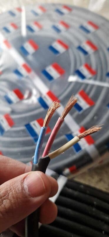 Elektro materijal: Francuski kabal 3x2.5 Gumirana izolacija Licnasti Dobro savitljiv — 3