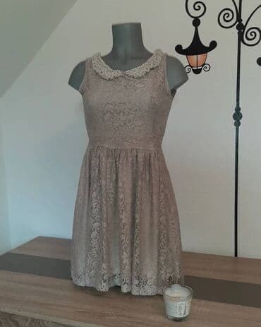 Kape i aksesoari: Krem haljina sa biserima s vel — 1