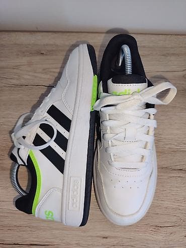 adidas gazelle boot: Adidas kožne patike – bele sa crnim prugama i neonsko‑zelenim — 4