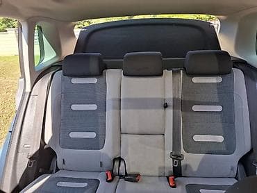 akumulator za tiguana: Volkswagen Tiguan 2.0 TDI, kompaktni SUV u srebrnoj metalik boji, sa — 9