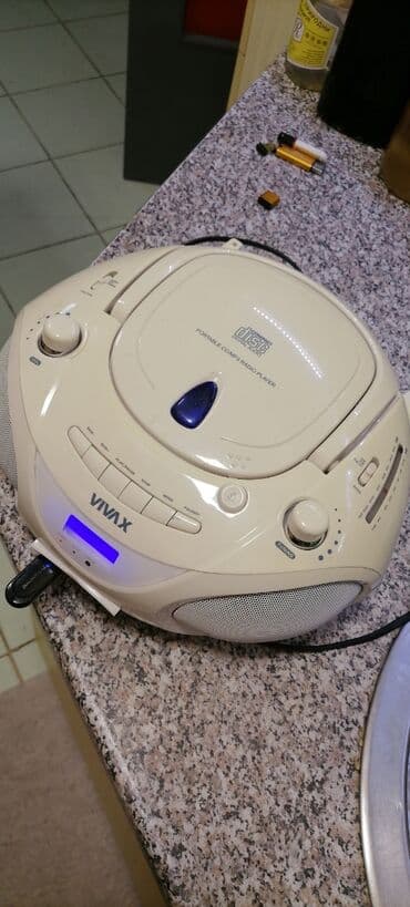 radio ritam srca: Radio veći VIVAX sa ispravnim CD i USB
Lep Radio
 Mirjevo — 12