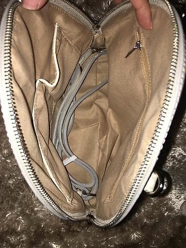 duki daso obuća: Polukružna crossbody torba u svetloj (krem/beloj) boji sa teksturom — 5