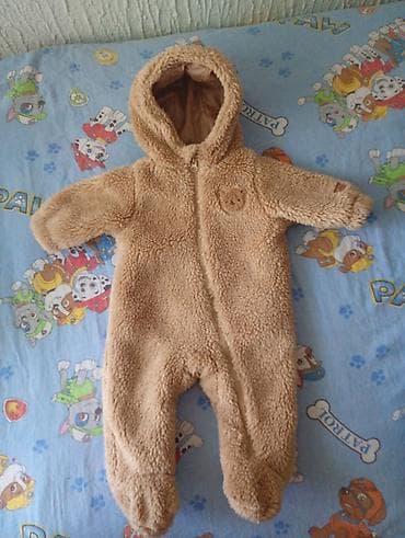 bele papuce: Paket od oko 50 komada garderobe za bebe – za dečaka, veličine 56/62 — 2