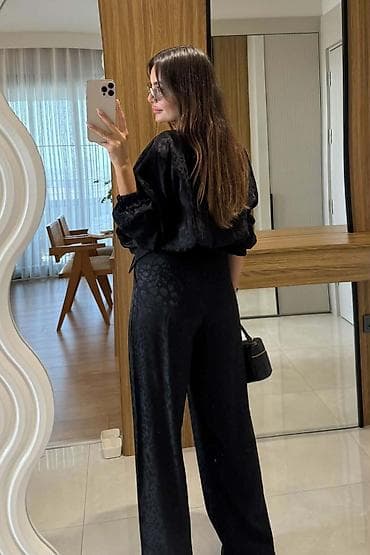 Ženska odeća: 🩶Komplet
Cena 6100
Vel.S m l
V55 — 5