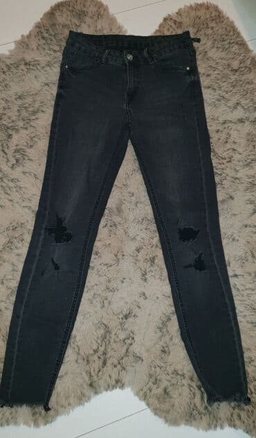 Venčanice i aksesoari: Farmerice crni teksas sa elastinom.Iscepane na kolenima.Dobro — 1