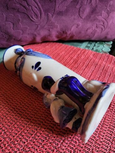 vaza sa cvecem crtez: Vaza nova delft,rucno oslikan holandski porcelan. 80te — 8
