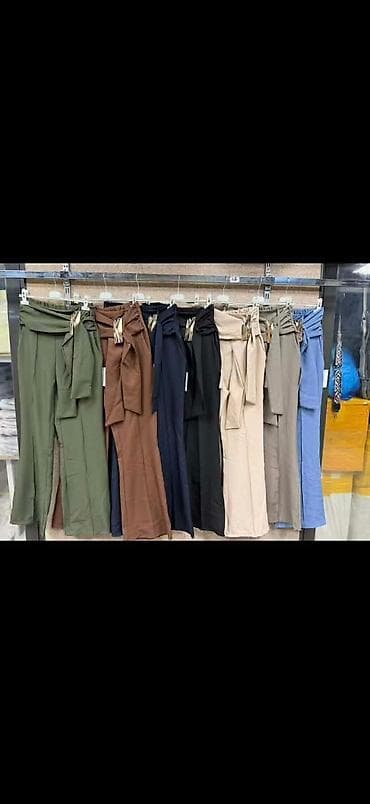 pantalone new yorker: Pantalone
Cena 2600
Uni vel.
V20 — 3