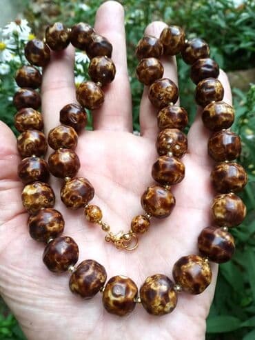 Lighters and accessories: Ogrlica 10 Ogrlica, braon šarena Dužina-obim oko 64 cm, prečnik 1,5 — 2