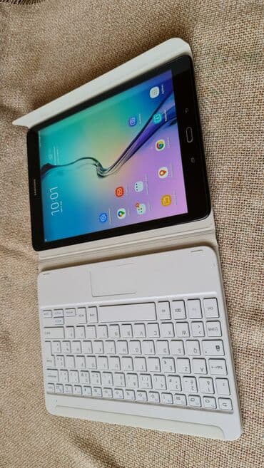 knjiga i zvucnik: Tablet samsung sa blutut tastaturom,ko nov,veliki 10 inca — 1