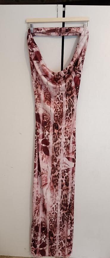 Nova sa etiketom, naznačena veličina 36,vrlo je tegljiva može i za M