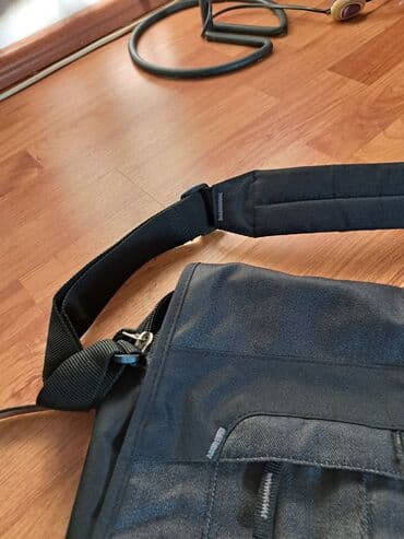 pec za grejanje: Samsonite torba za lap top komotna sa pregradama, crna kao nova. Malo — 3