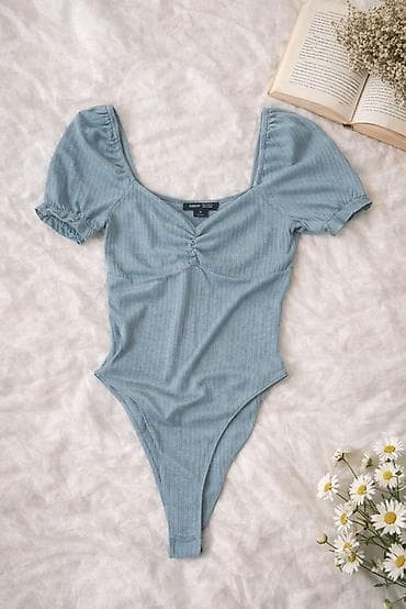 Muška odeća: Bodi kratkih rukava – SHEIN - Model: rebrasti bodi sa blago naborenim — 1