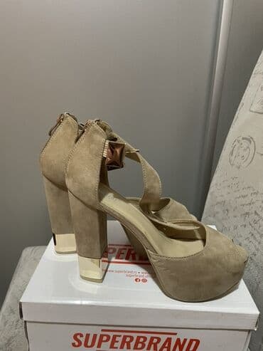 pantalone sa grejacima: Sandale, 40 — 3
