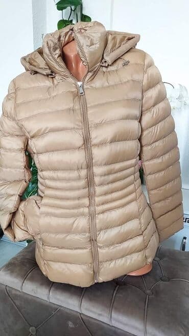 Jakna za punije dame Cena 3499 din Veličine od XL do 5XL Dostupne na lalafo.rs Jakna za punije dame Cena 3499 din Veličine od XL do 5XL Dostupne