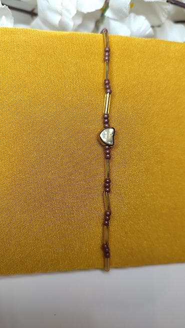 dzepni sat cena: Minimalistička narukvica sa perlicama i centralnim privjeskom u obliku — 2