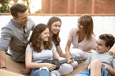 Kreativne i edukativne igračke: Ukulele gitara za decu – 4 žice, crna Šifra proizvoda: MF019D — 4